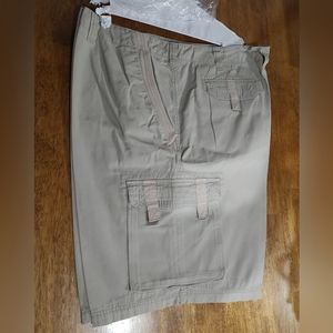 Men's True Nation size 52 khaki Cargo  shorts many pockets